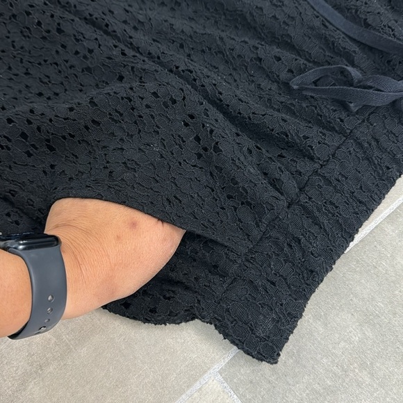 Lou & Grey black casual pull on lined skirt with lace type overlay - Picture 5 of 6